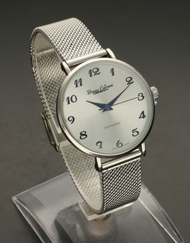 Zegarek damski na bransolecie Bruno Calvani BC3086 SILVER. Tarcza zegarka okrągła w kolorze srebrnym z wyraźnymi cyframi czarnymi, wskazówki w kolorze niebieskim. Dodatkowym atutem zegarka jest wyraźne logo (3) — kopia.jpg